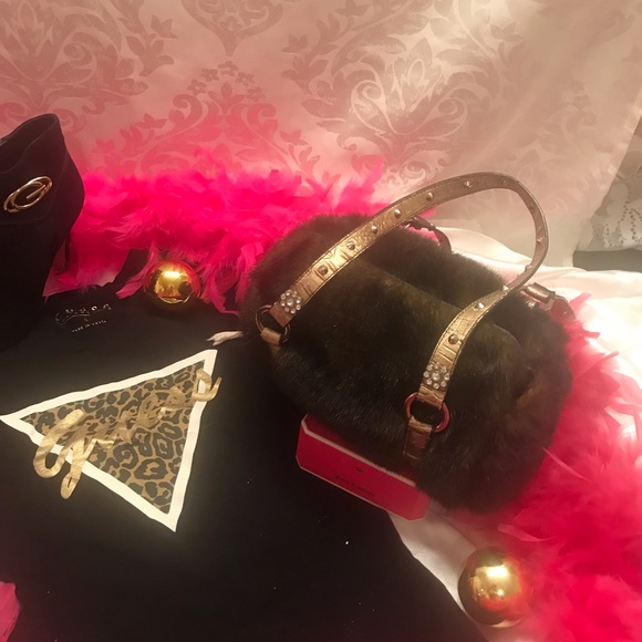 COPY - Adorable fur and crystal vintage y2k guess purse and tee shirt set❤️ - Picture 4 of 11